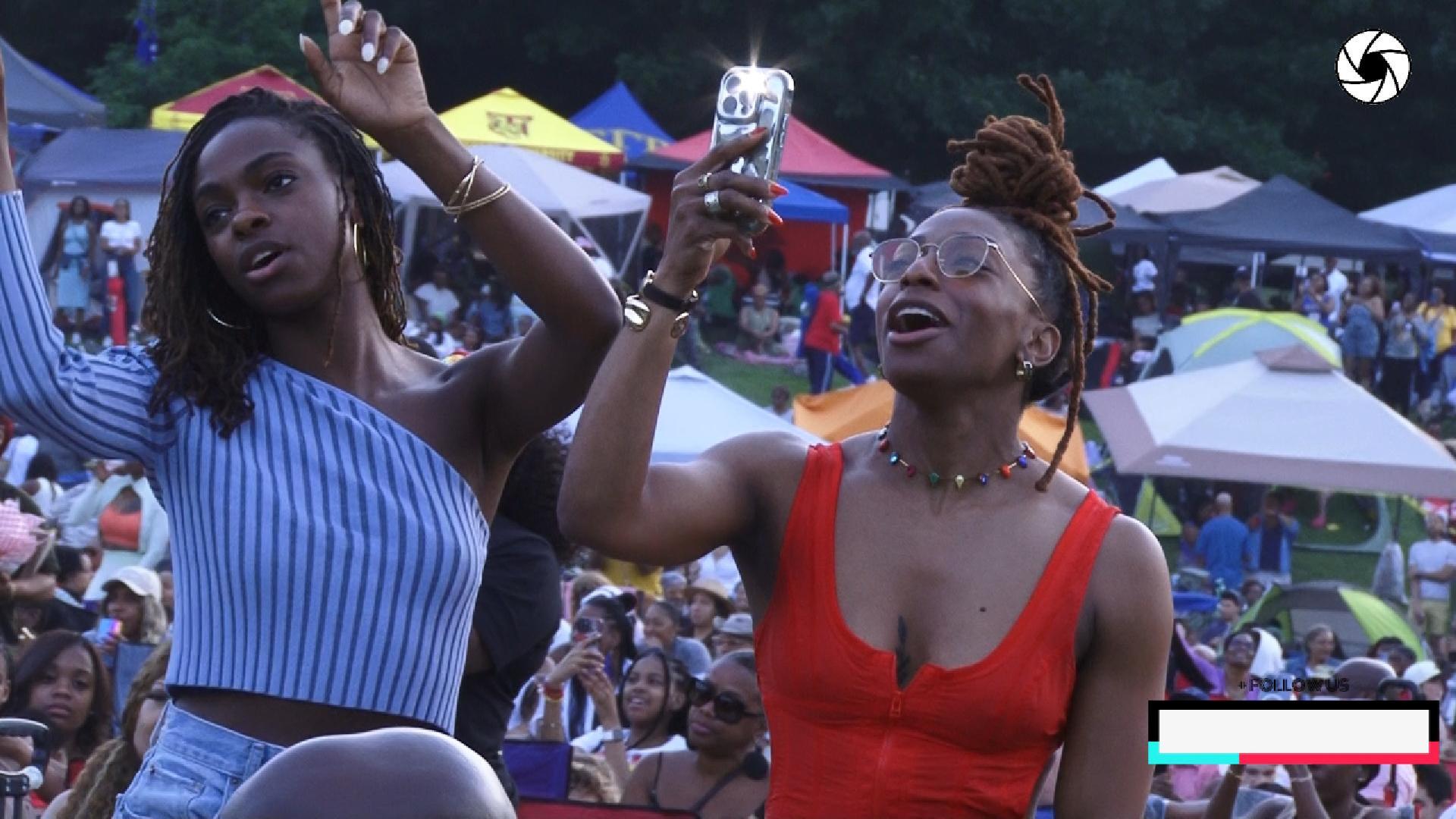 Marsha Ambrosius fans interacting during the Atlanta Jazz Festival performance